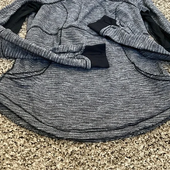 Lululemon pullover black/white size 8 - Picture 4 of 9
